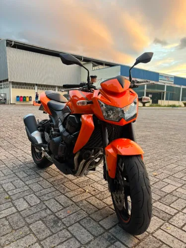 Moto em ótimo estado de conservação, pouquíssima rodada, para pessoas exigentes!