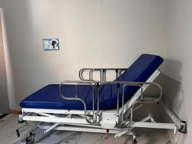 Cama Hospitalar Manual (Semi-Nova)