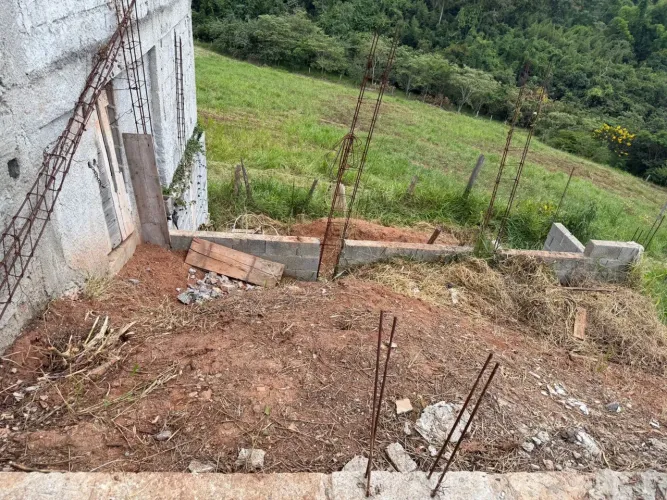 Terreno 132 m² no Alto dos Ipês - Baldrame 80% pronto para sobrado