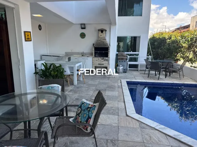 Casa de condomínio com 400m², 7 quartos, sendo 7 suítes e 7 vagas de garagem na