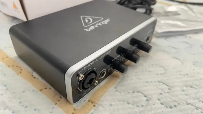 Interface de Áudio Behringer U-phoria Umc22 + ACEITO CARTÃO