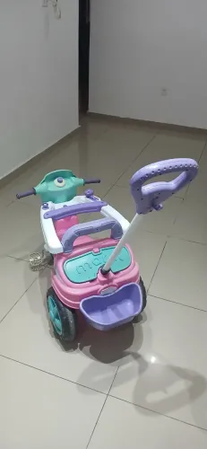 Triciclo Infantil Rosa com Empurrador e Pedal Baby City