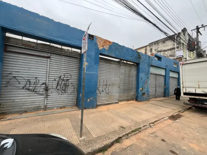 VENDO 8 PORTAS DE AÇO 3m ALTURA POR 2m LARGURA CADA. VENDO EM CONJUNTO OU SEPARADO. 