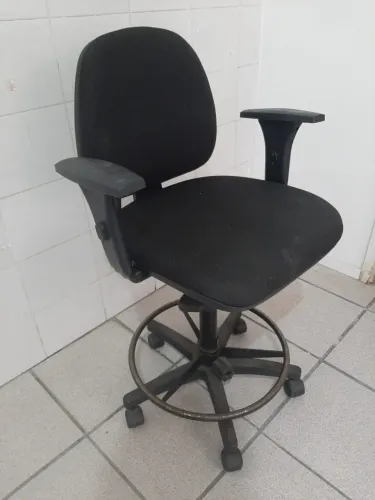 Cadeira Caixa Alta Usada