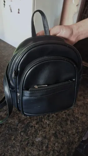 Mini Mochila Feminina Preta em Couro Sintético - Estilo Casual