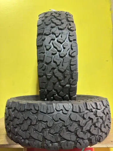 Pneus 31x10.5R15 Reformados Com Borracha Vipal Novos 1 Ano De Garantia - R$ 600.00 Unidade