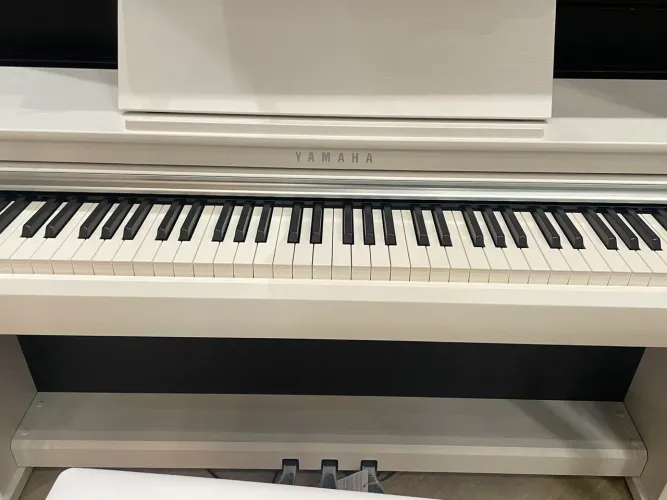 Piano Yamaha Clp-825 White