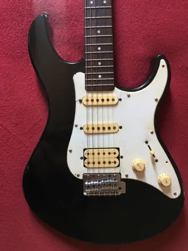 Guitarra YAMAHA pacífica