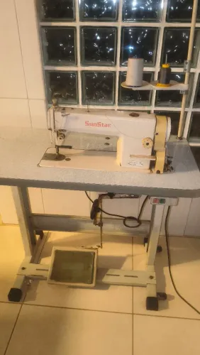 Máquina de costura Reta (Semi nova )
