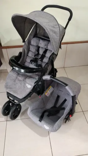 Kit carrinho e bebê conforto Cosco