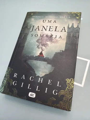 Uma janela sombria