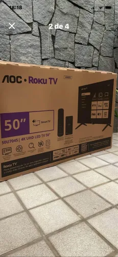 Uma smart tv de 50 polegadas lacrada na caixa muito boa um Ano de garantia