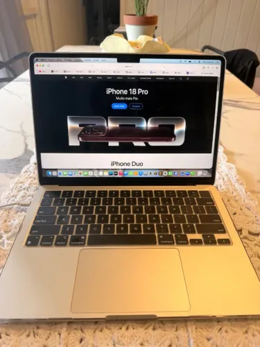 MacBook Air de 13,6 polegadas com chip M2 (2022) 16 GB 256 GB SSD