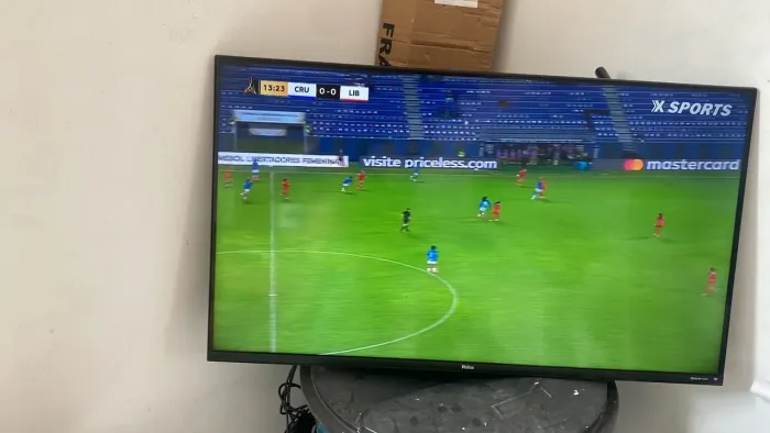Vende-se uma TV 40 polegadas Philco smart Roku tv