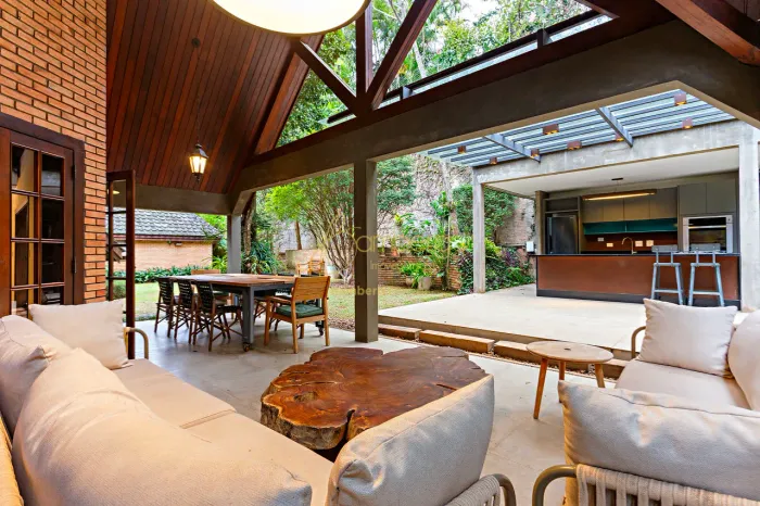 Casa em condomínio fechado com quadra de tênis , piscina e muita área verde no Alto da Boa