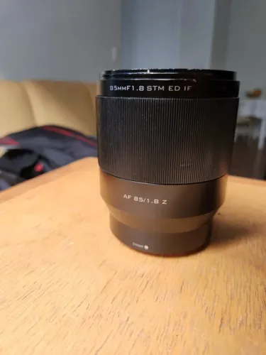 Lente Rokinon 85mm F1.8 para Nikon mirrorless.