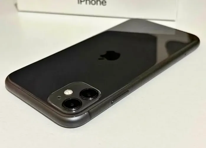 iPhone 11 original disponível para venda.