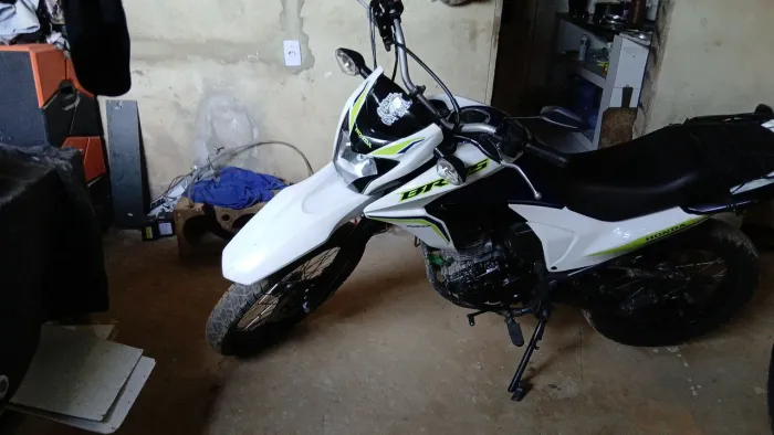 Moto bros  150 toda em ordem pra vende mais informações entre em contato *