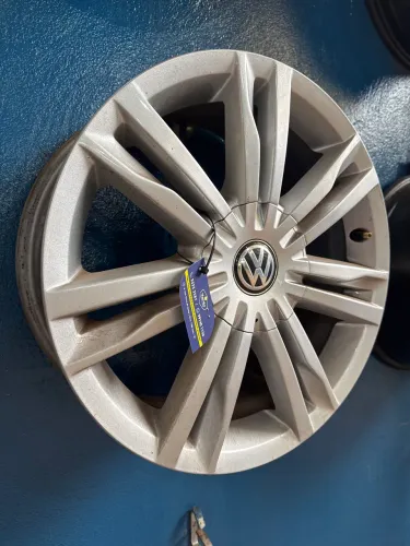 Jogo roda aro 17 genuíno Vw Golf Tsi semi-novo