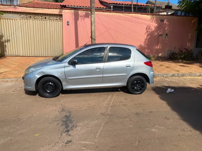 Peugeot 207 XR 1.4 Flex 8V 3P 2011