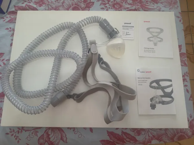 Máscara com mangueira para aparelho respiratório apneia (sono)