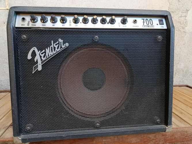 Amplificador de guitarra Fender, ROC-PRO 700, americano (Made in USA), anos 90.