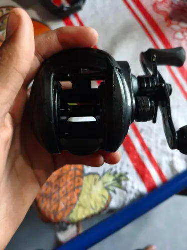 Carretilha Black Tamba semi usada