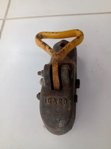 Vende se , munheca para reboque trailer, carretinha, carrocinha e etc......