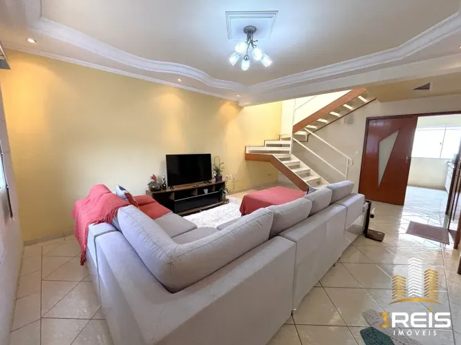 CASA COM 3 DORMITÓRIOS BEM LOCALIZADA NO CENTRO EM SOCORRO/SP