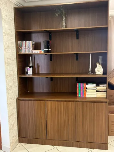 Estante de madeira MDF