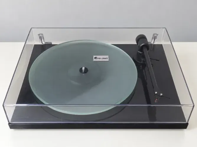 IMPORTADO Toca-Discos Pro-Ject T1 Phono SB + Ortofon OM 5E + BRINDE