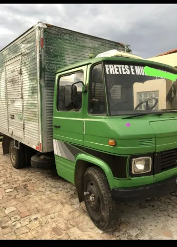 Vendo Caminhão Mercedes-Benz L 608 D 1985 com Baú Ripado - Excelente Estado