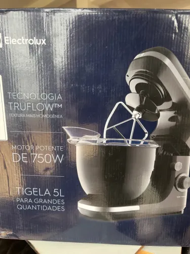 Batedeira Planetária Electrolux EKM30 - Preta- nunca usada
