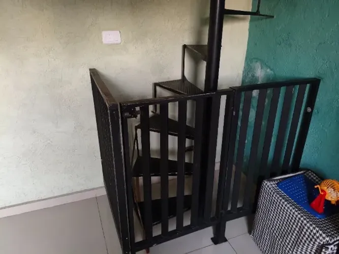 Vendo o portão, portãozinho, para limitar acesso acrianças ou pets