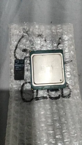 Processador Xeon 2630-v2 + módulo TPM 2.0 12 pinos.