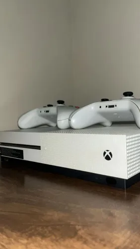 Vende-se Xbox One S