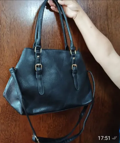 Bolsas e roupas