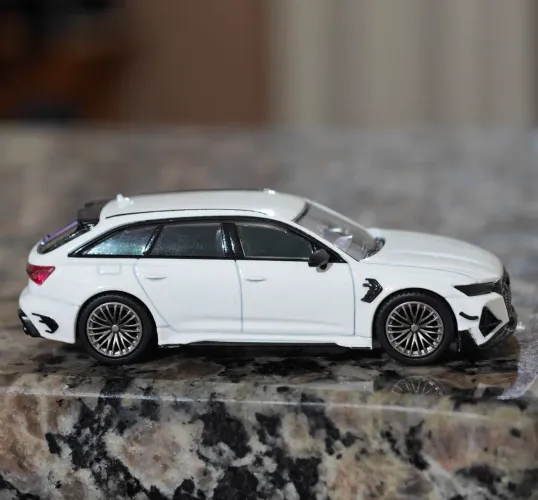 Mini GT Audi RS6 Abt Loose Número 701