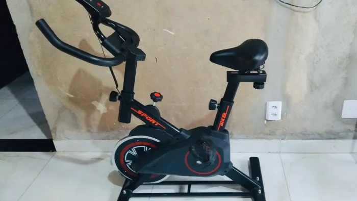 BICICLETA ERGOMÉTRICA SPINNING PROFISSIONAL PRETA