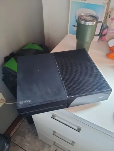Vendo Xbox one com manete inclusa