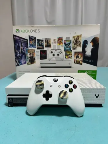 Xbox One S 1 TB Seminovo com caixa