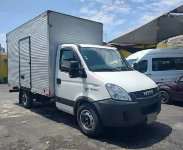 IVECO 35S14 BAÚ SECO ANO 2019