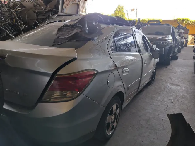 VENDO PEÇAS PRISMA 1.0 2015 - COM NOTA FISCAL 