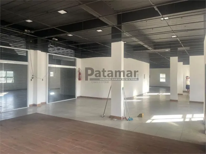 Prédio comercial na avenida Professor Francisco Morato