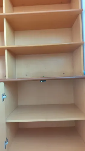 Estante grande, madeira maçica. 1x40 por 1x70 