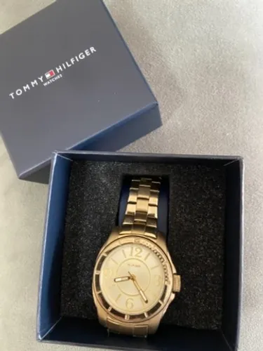 Relogio Tommy Hilfiger dourado