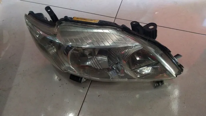 Farol lado direito Toyota Corolla 2012 Altis
