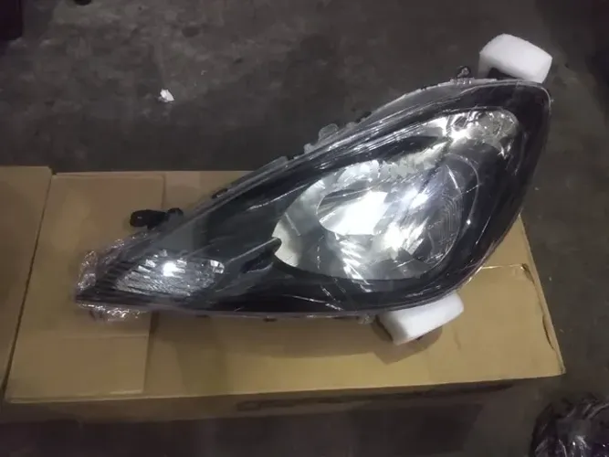 Par de farol máscara negra Honda Fit 2013/2014 