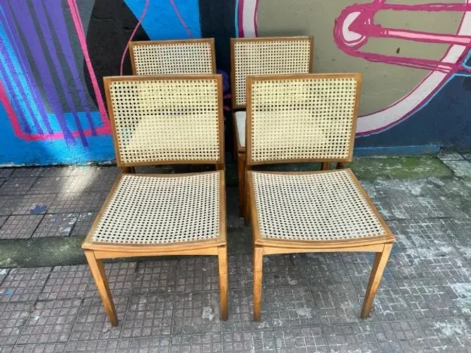 Conjunto Com 04 Cadeiras Em Freijo