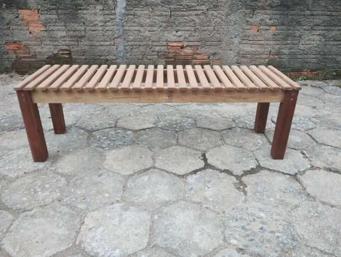 Banco de madeira rústico